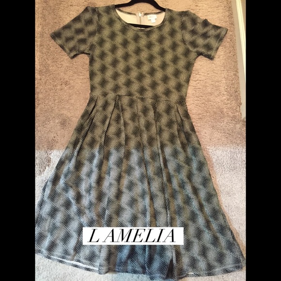 LuLaRoe Dresses & Skirts - Lularoe Amelia - Large (black / white)